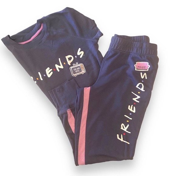 FRIENDS | Intimates & Sleepwear | Friends Pajama Pj Set Size Small ...